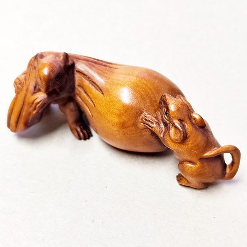 M8863 hand carved - hand,