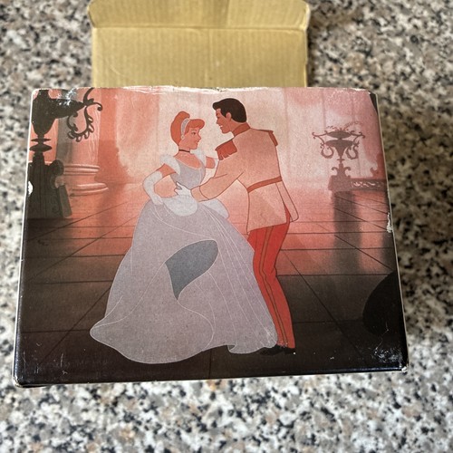 Walt disney classic cinderella - walt,
