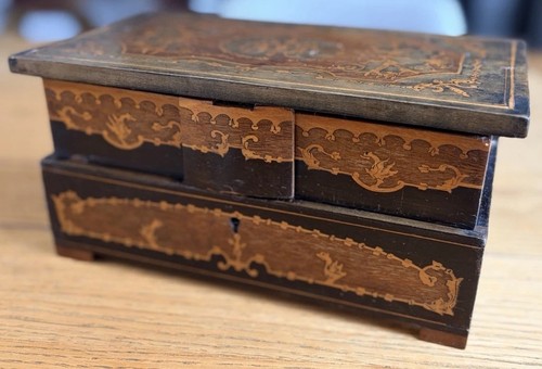 Beautiful inlaid marquetry - beautiful,
