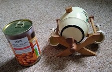 OLD CIDER/BEER KEG WITH TWO CUPS. GREAT CONDITION. BEAUTIFUL ITEM.