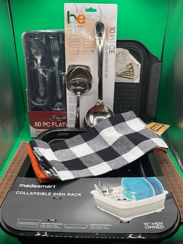 Lot kitchen housewares - of,