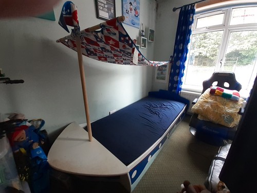 Next pirates bed and - next,