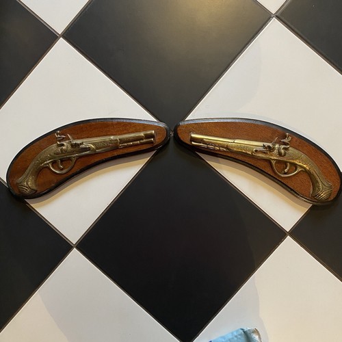 Gun plaque brass - &, wall