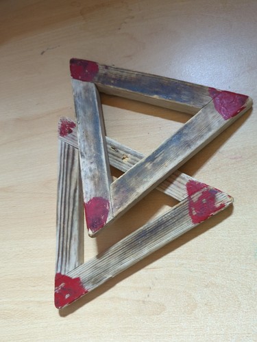 Vintage wooden triangle - 2x,