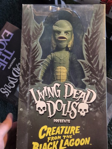 Mezco living dead - living,