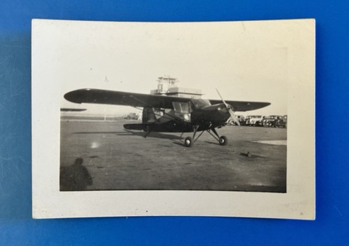 Vintage airplane airport - vintage,