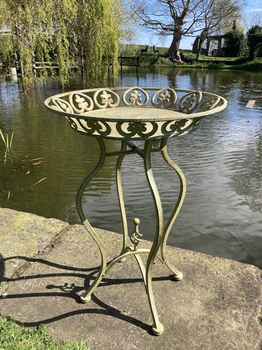 Green metal jardiniere table - metal, /