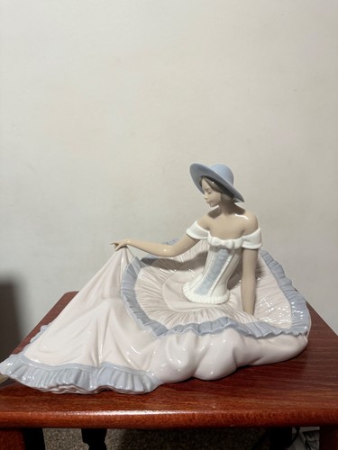 Nao lladro figurine - by, grace