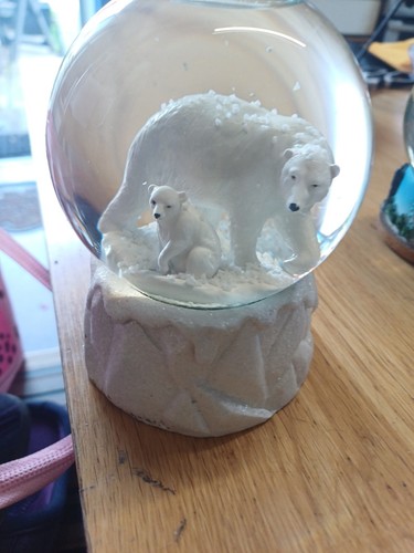 Large snow globe - large,