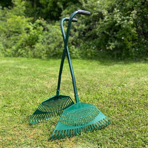 Long handled leaf collecting - long,