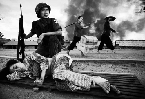 Vietnam war graphic photos - war, on