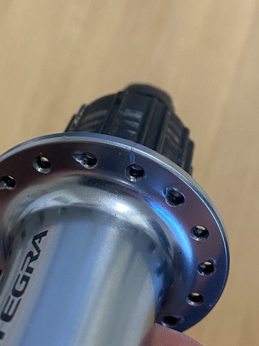 Broken hub shell shimano - broken,