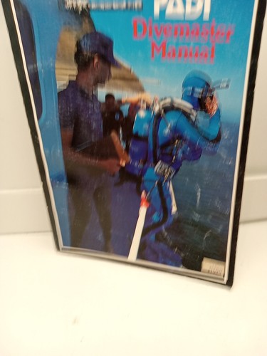 Padi divemaster manual - padi,