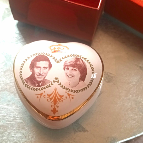 Palissy royal worcester 1981 - royal,