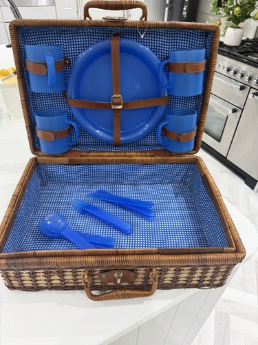 Vintage wicker picnic basket - wicker,