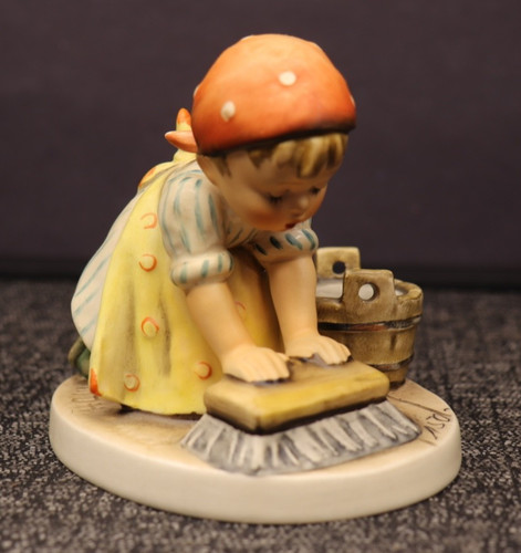 Goebel hummel figurine - 4",