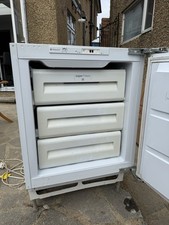 Integrated Freezer Hot Point Under the Counter