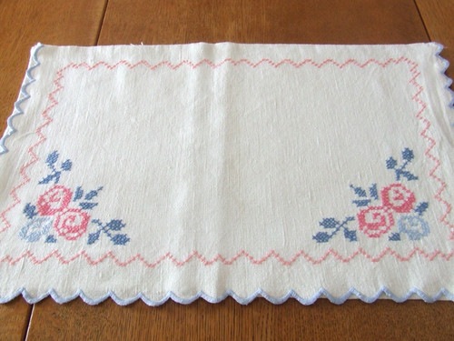 Vintage white hand embroidered - hand,