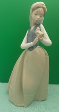Nao by Lladro Figurine #1264 "GIRL WITH A BIRD ON HER HAND"