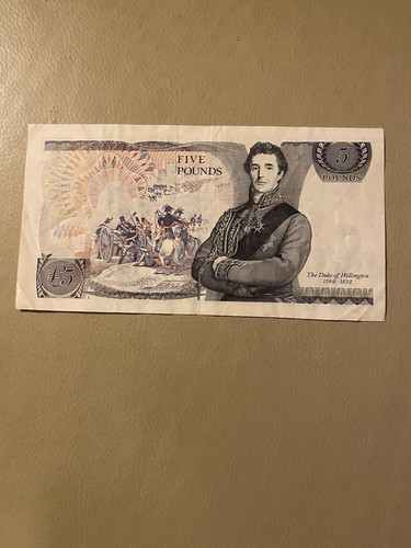 Bank england pound note - bank, £5