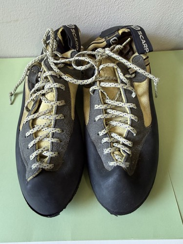 Scarpa 10 climbing shoes - climbing,
