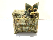VINTAGE YARE DESIGNS POTTERY DRAGON FIGURINE IN CHEST OF DRAWERS
