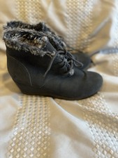 White stuff furlined boots with wedge heel - size 5 - grey suede-