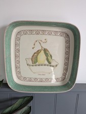 Sarah's Garden Wedgwood 27cm