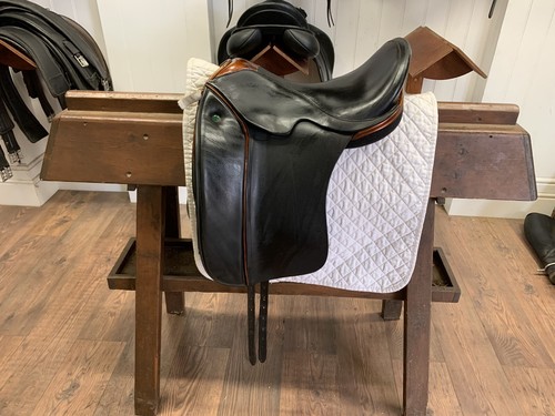 Wide dressage saddle - wide,