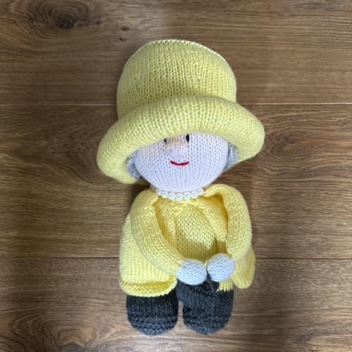 Queen elizabeth knitted - queen, ii