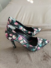 Shoes Size 7