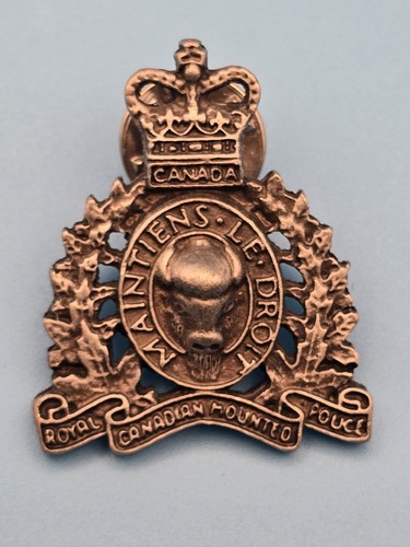 Pin badge enamel - |, royal