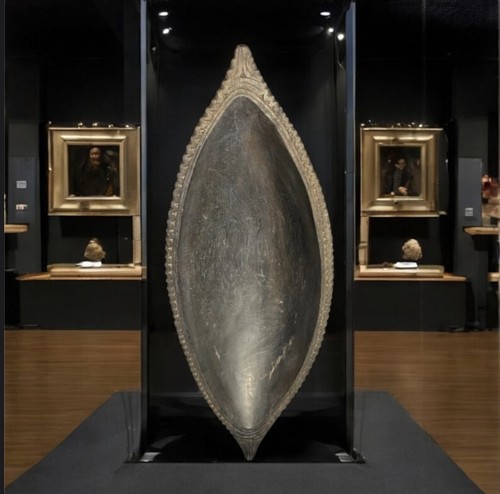 Large old oceanic ceremonial - old,