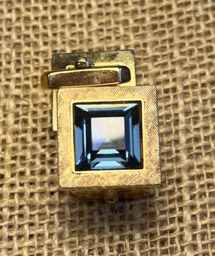 Large vintage pair - of, gold
