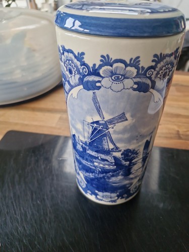 Delft blue ceramic - lidded, jar