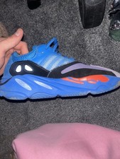  adidas Yeezy Boost 700 Hi-Res