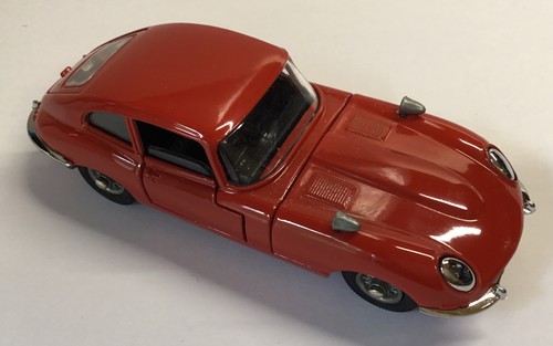 Corgi issue 335 jaguar - corgi, re-issue