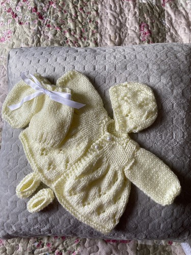 Hand knitted dolls clothes - dolls, to