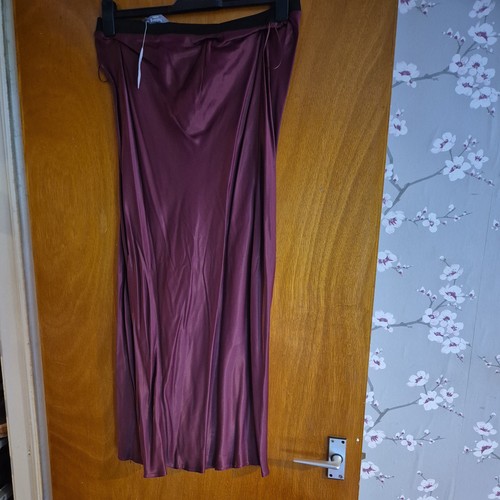 Burgundy satin skirt nutmeg - by,