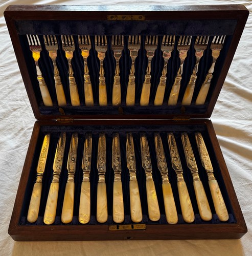 Antique cased set mother - antique, of