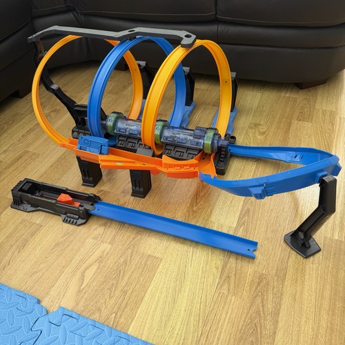 Hot wheels corkscrew - wheels, crash