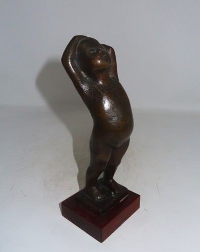 Signed bronze sculpture - signed,