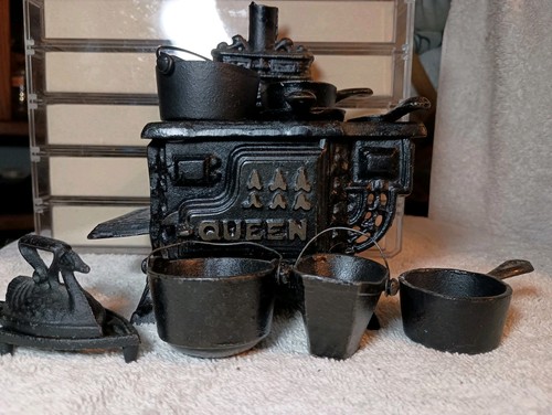 Vtg queen miniature cast iron - queen,