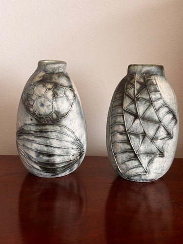 Pair carn pottery bud - pair,