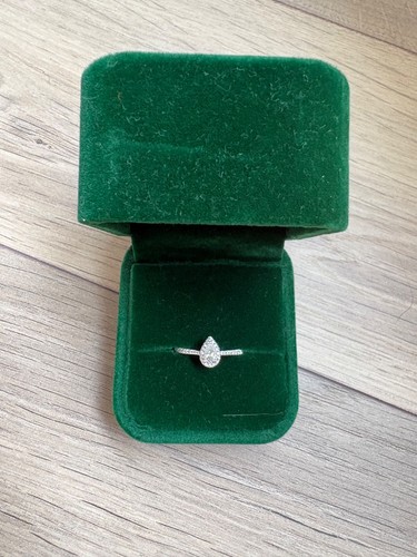 9ct white gold - white, 0.33ct