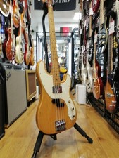 FENDER Electric Bass