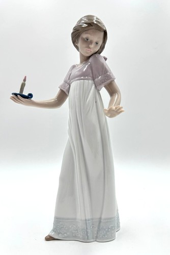 Nao lladro light the way - to,
