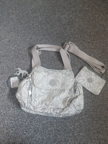 Beautiful silver cream swirl - cream,