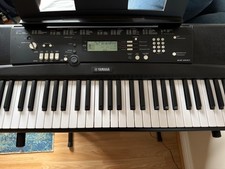 Yamaha EZ-220 Digital Keyboard