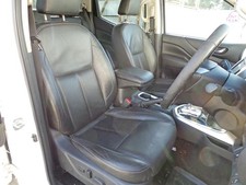 Nissan Navara seats front and